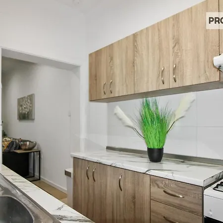 Charming 2 Bedroom Townhouse, Internal Yard Jdes1-1 アパート グジラ