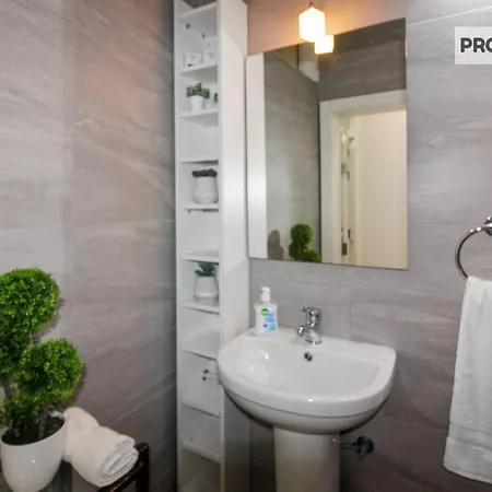 アパート Charming 2 Bedroom Townhouse, Internal Yard Jdes1-1 *