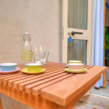 アパート Charming 2 Bedroom Townhouse, Internal Yard Jdes1-1 *