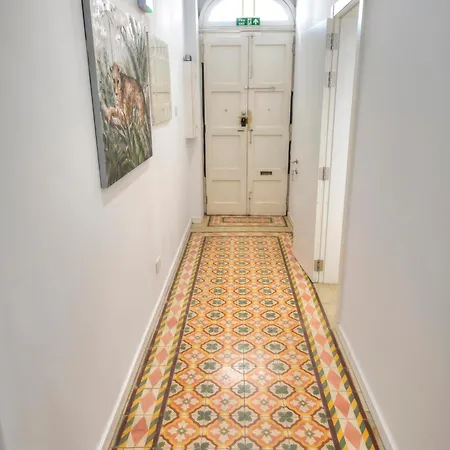Charming 2 Bedroom Townhouse, Internal Yard Jdes1-1