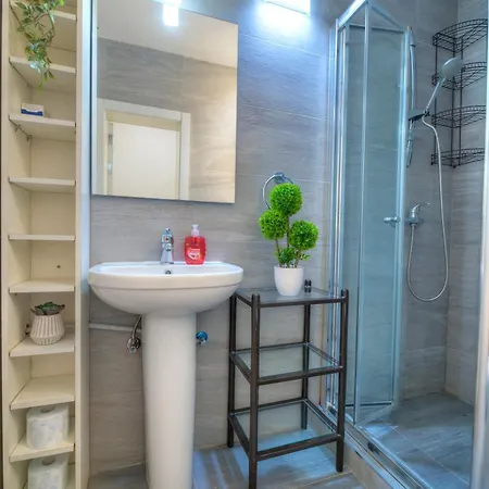 Charming 2 Bedroom Townhouse, Internal Yard Jdes1-1