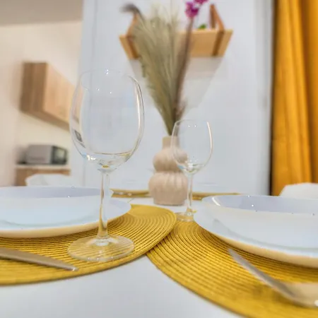 アパート Charming 2 Bedroom Townhouse, Internal Yard Jdes1-1 グジラ