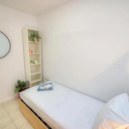 Charming 2 Bedroom Townhouse, Internal Yard Jdes1-1 *