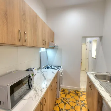 Apartment Charming 2 Bedroom Townhouse, Internal Yard Jdes1-1 Gzira