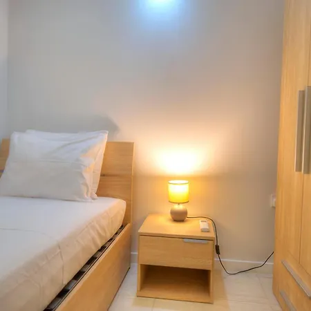 アパート Charming 2 Bedroom Townhouse, Internal Yard Jdes1-1 *