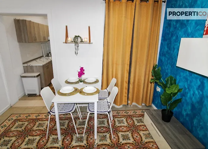 Charming 2 Bedroom Townhouse, Internal Yard Jdes1-1 *